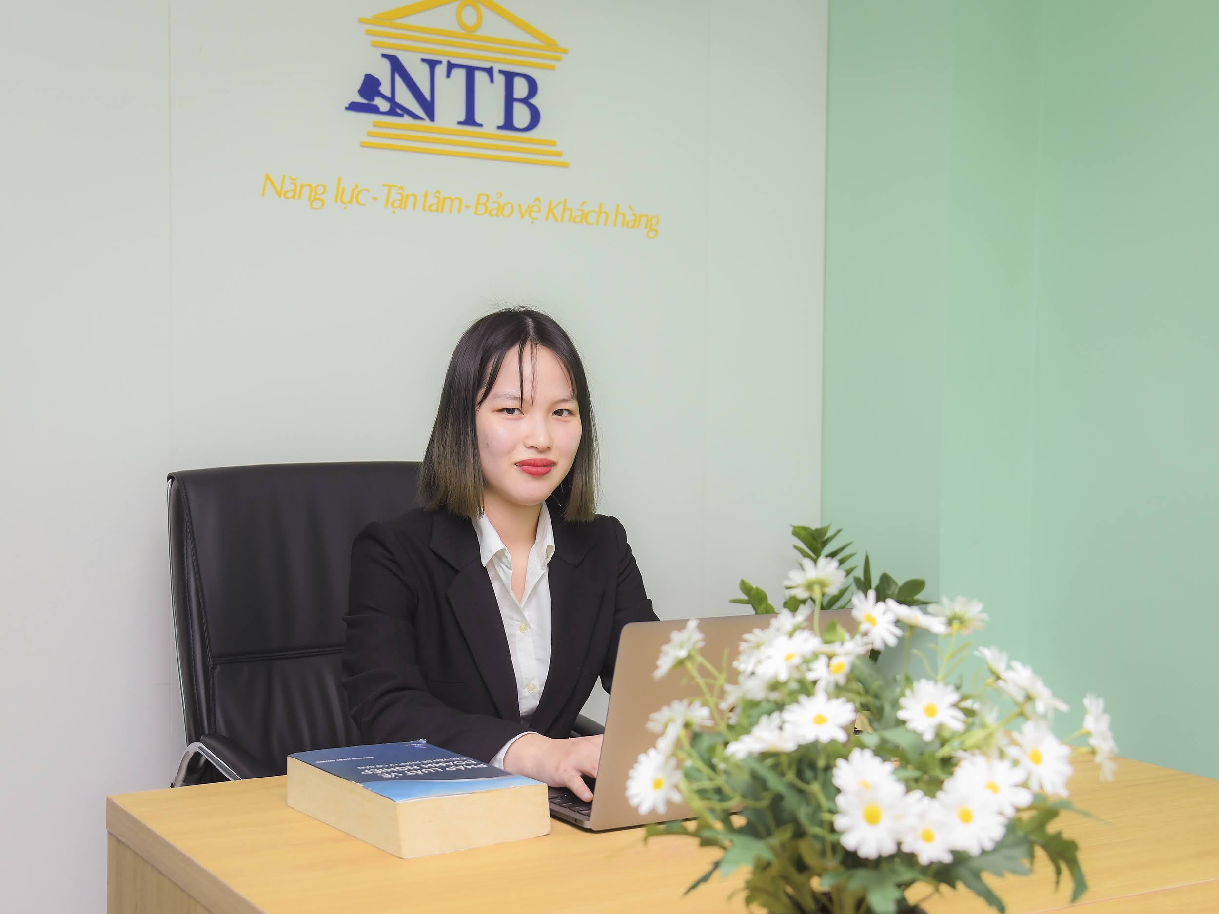 /mem-37/tro-ly-luat-su-pham-lam-oanh.html